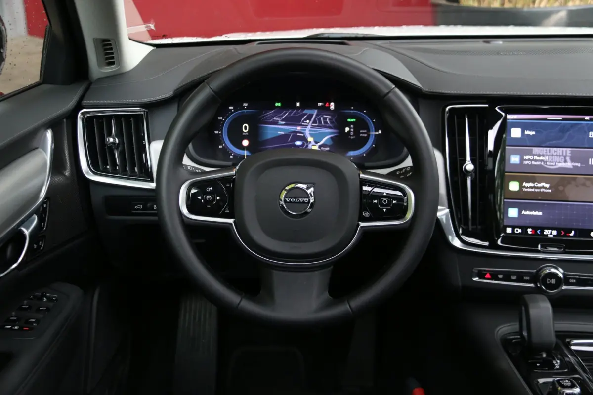 2.0 T6 Plug-in hybrid AWD Ultra Dark | Luchtvering | Trekhaak | 360 Camera | Pilot Assist | Panoramadak | Harman/Kardon