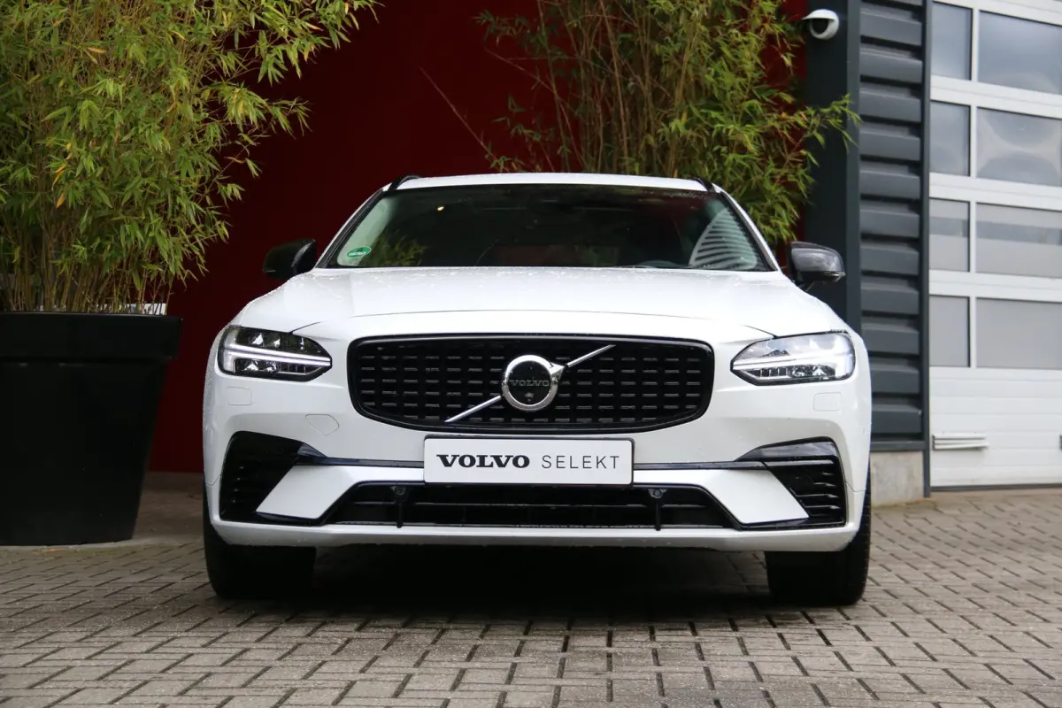 2.0 T6 Plug-in hybrid AWD Ultra Dark | Luchtvering | Trekhaak | 360 Camera | Pilot Assist | Panoramadak | Harman/Kardon