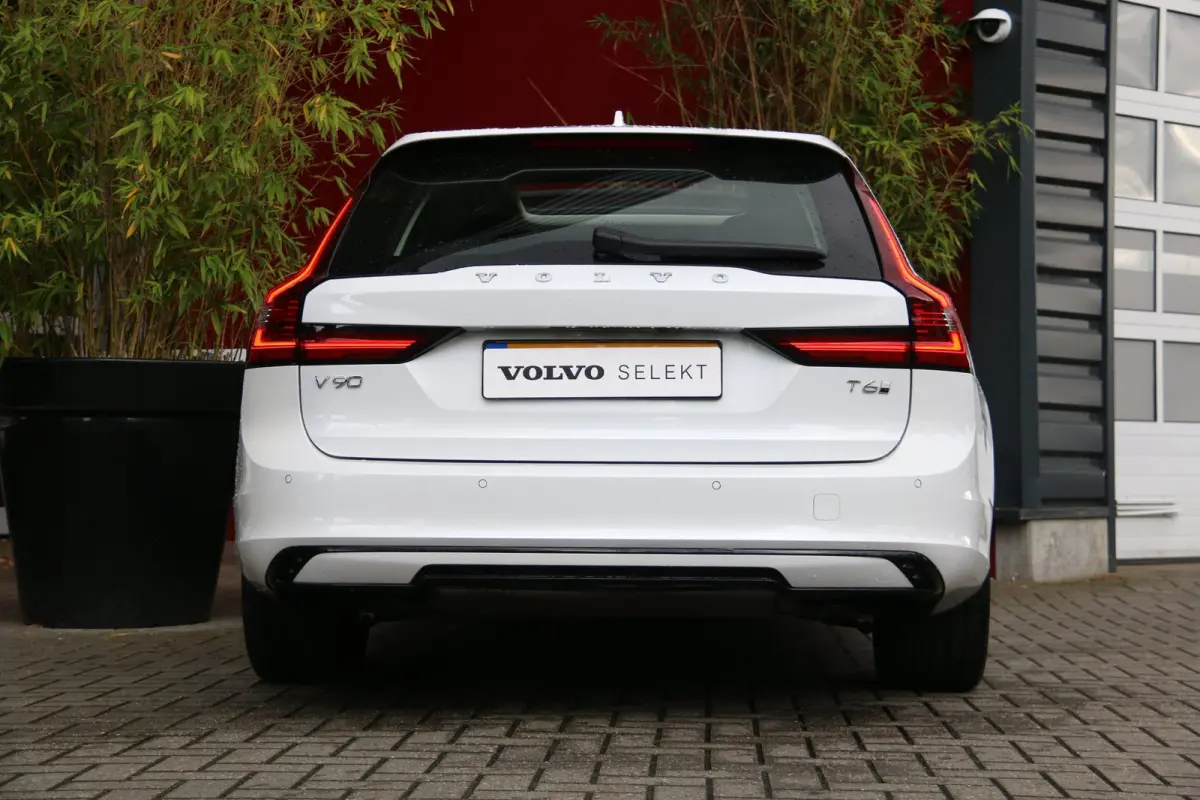 2.0 T6 Plug-in hybrid AWD Ultra Dark | Luchtvering | Trekhaak | 360 Camera | Pilot Assist | Panoramadak | Harman/Kardon