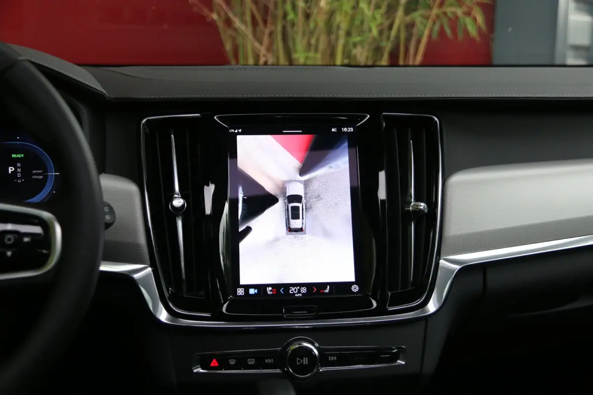2.0 T6 Plug-in hybrid AWD Ultra Dark | Luchtvering | Trekhaak | 360 Camera | Pilot Assist | Panoramadak | Harman/Kardon