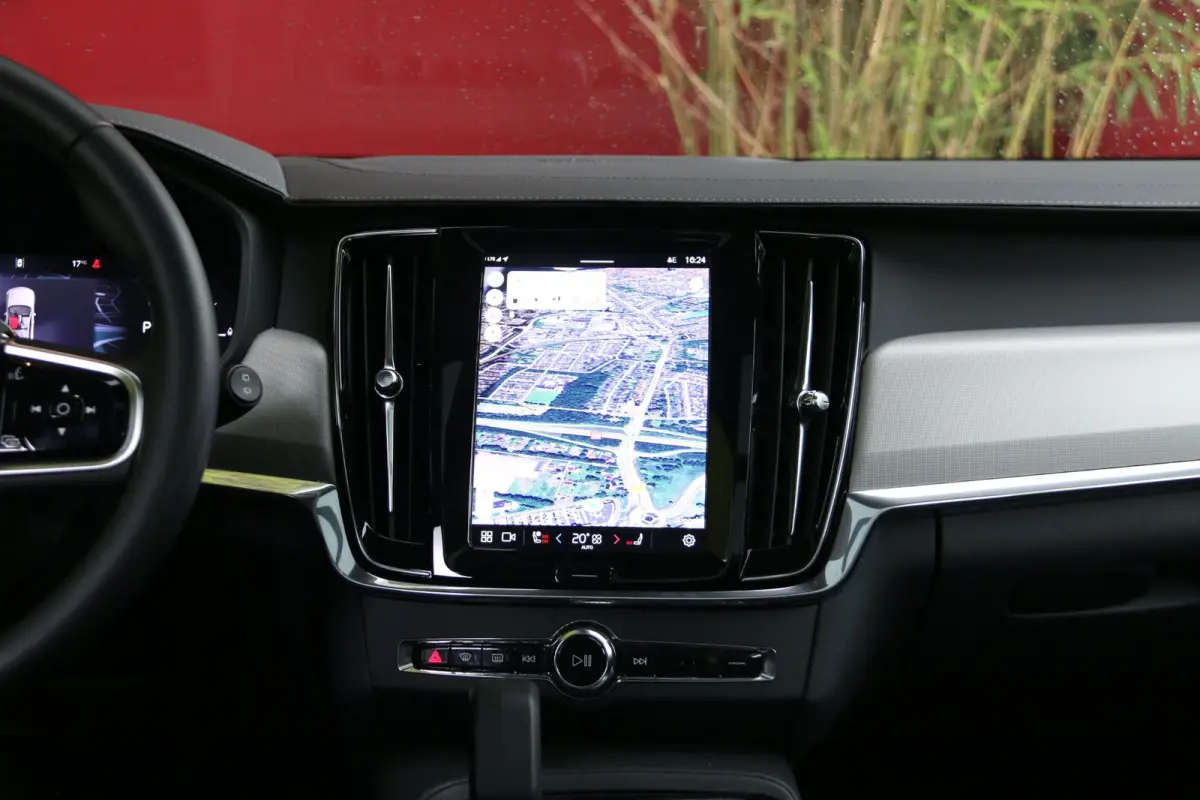 2.0 T6 Plug-in hybrid AWD Ultra Dark | Luchtvering | Trekhaak | 360 Camera | Pilot Assist | Panoramadak | Harman/Kardon