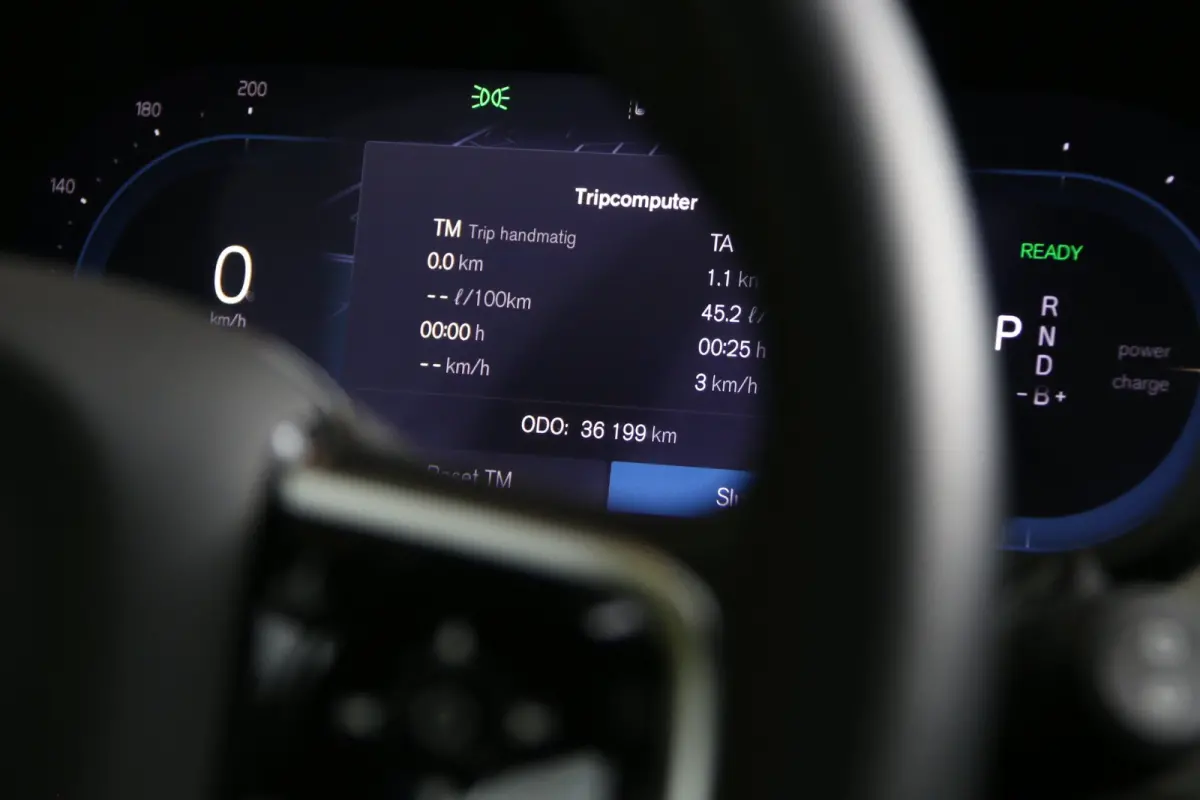2.0 T6 Plug-in hybrid AWD Ultra Dark | Luchtvering | Trekhaak | 360 Camera | Pilot Assist | Panoramadak | Harman/Kardon