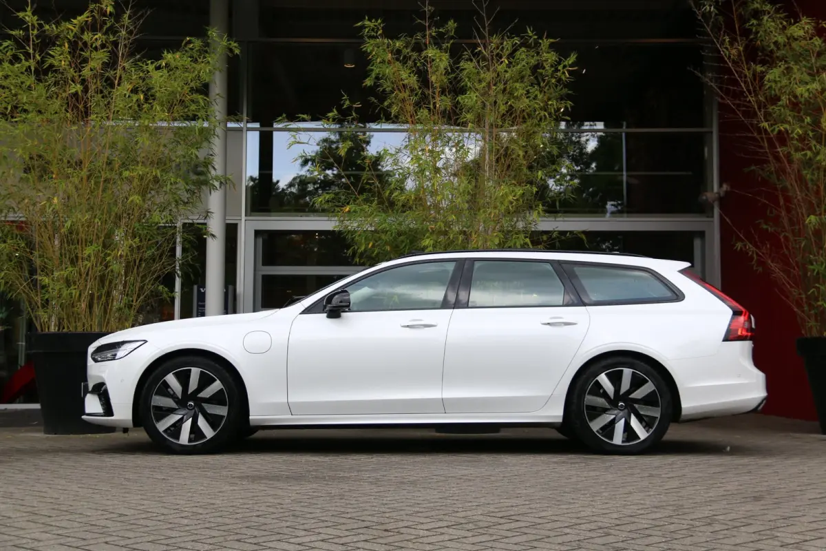 2.0 T6 Plug-in hybrid AWD Ultra Dark | Luchtvering | Trekhaak | 360 Camera | Pilot Assist | Panoramadak | Harman/Kardon