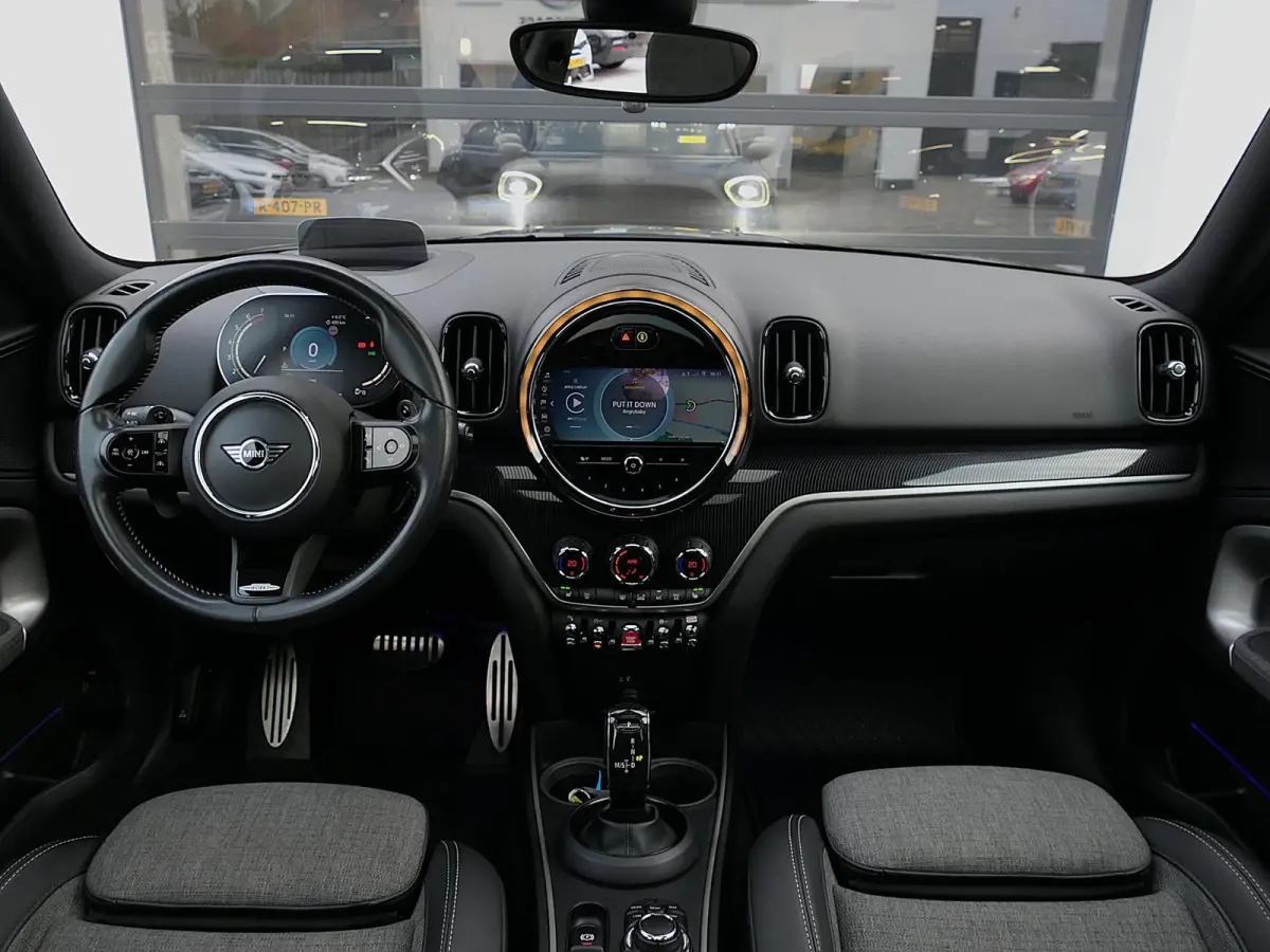 2.0 Cooper S ALL4 John Cooper Works | Panoramadak | Digitaal Dashboard | ACC | Head-up display | Achteruitrijcamera | Achterlicht britse vlag | Apple-/Android Carplay | Half leder