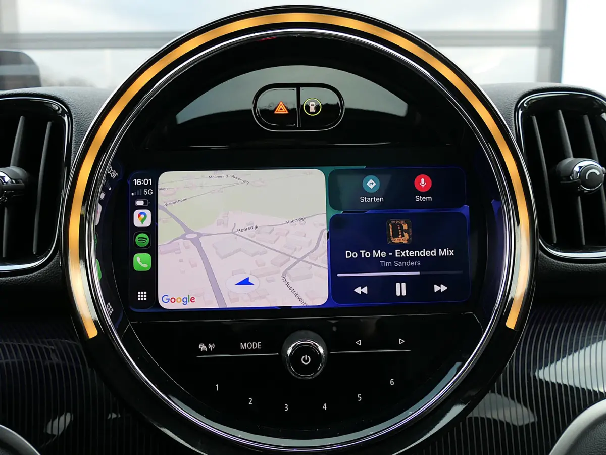 2.0 Cooper S ALL4 John Cooper Works | Panoramadak | Digitaal Dashboard | ACC | Head-up display | Achteruitrijcamera | Achterlicht britse vlag | Apple-/Android Carplay | Half leder