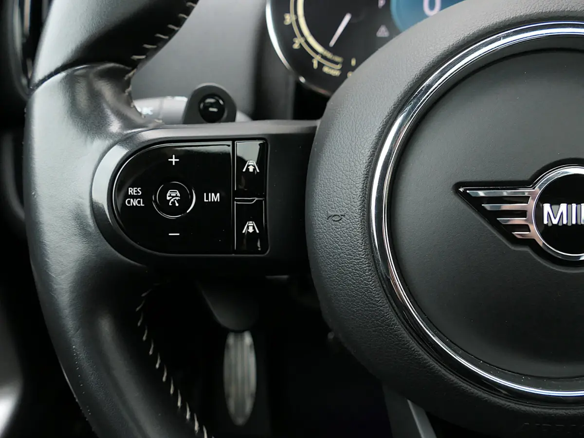 2.0 Cooper S ALL4 John Cooper Works | Panoramadak | Digitaal Dashboard | ACC | Head-up display | Achteruitrijcamera | Achterlicht britse vlag | Apple-/Android Carplay | Half leder