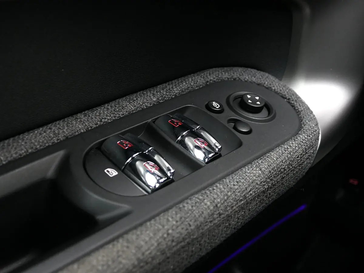 2.0 Cooper S ALL4 John Cooper Works | Panoramadak | Digitaal Dashboard | ACC | Head-up display | Achteruitrijcamera | Achterlicht britse vlag | Apple-/Android Carplay | Half leder