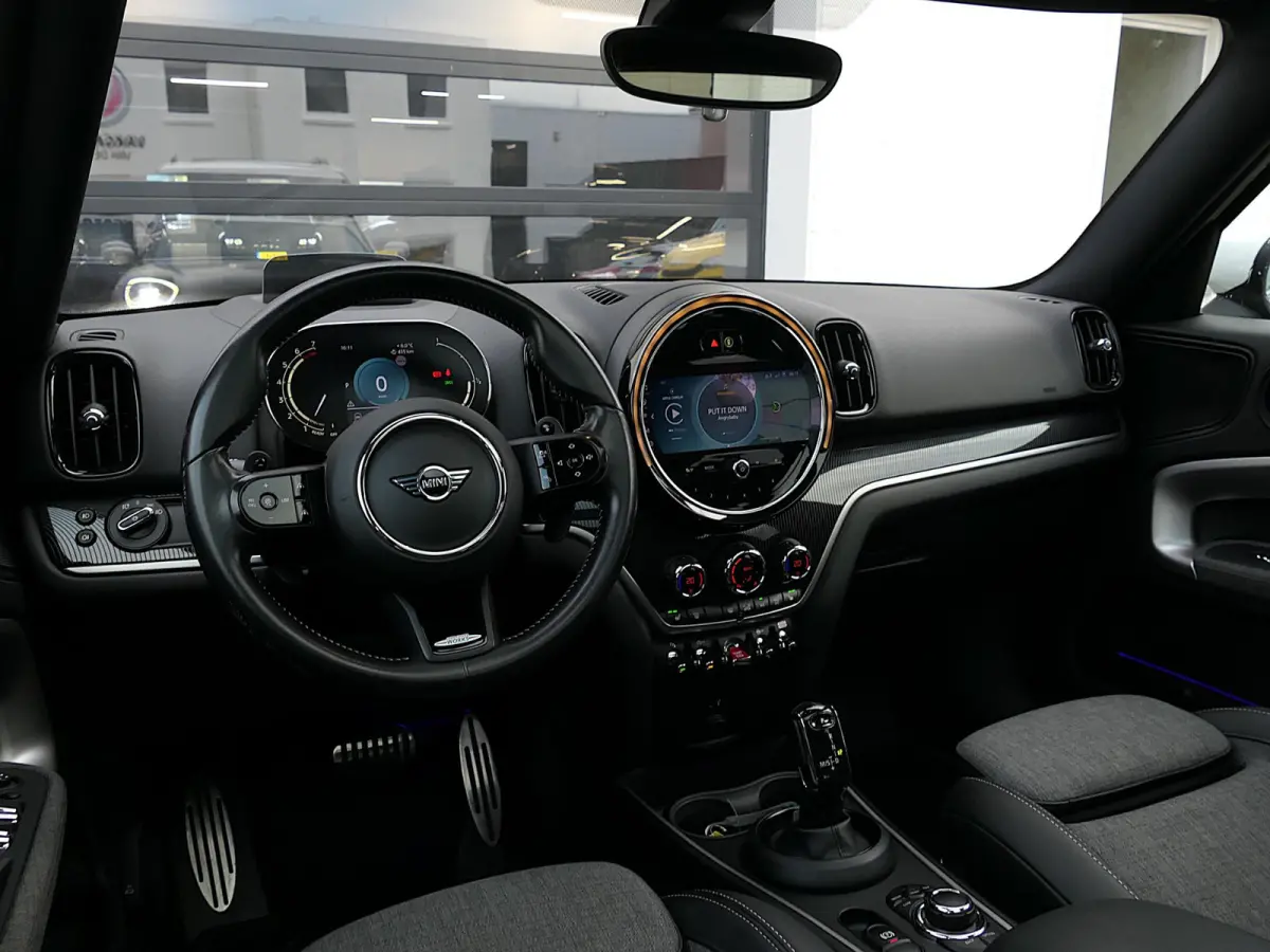 2.0 Cooper S ALL4 John Cooper Works | Panoramadak | Digitaal Dashboard | ACC | Head-up display | Achteruitrijcamera | Achterlicht britse vlag | Apple-/Android Carplay | Half leder
