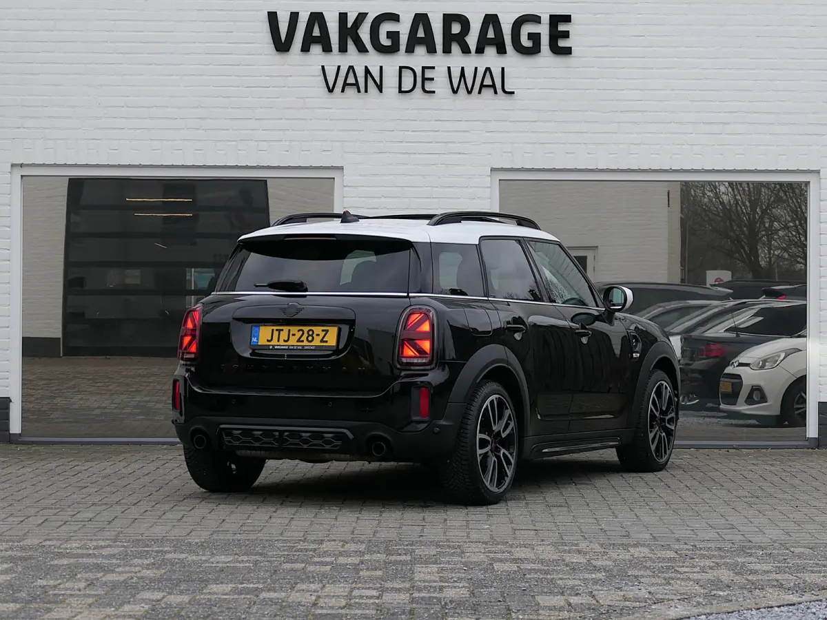 2.0 Cooper S ALL4 John Cooper Works | Panoramadak | Digitaal Dashboard | ACC | Head-up display | Achteruitrijcamera | Achterlicht britse vlag | Apple-/Android Carplay | Half leder