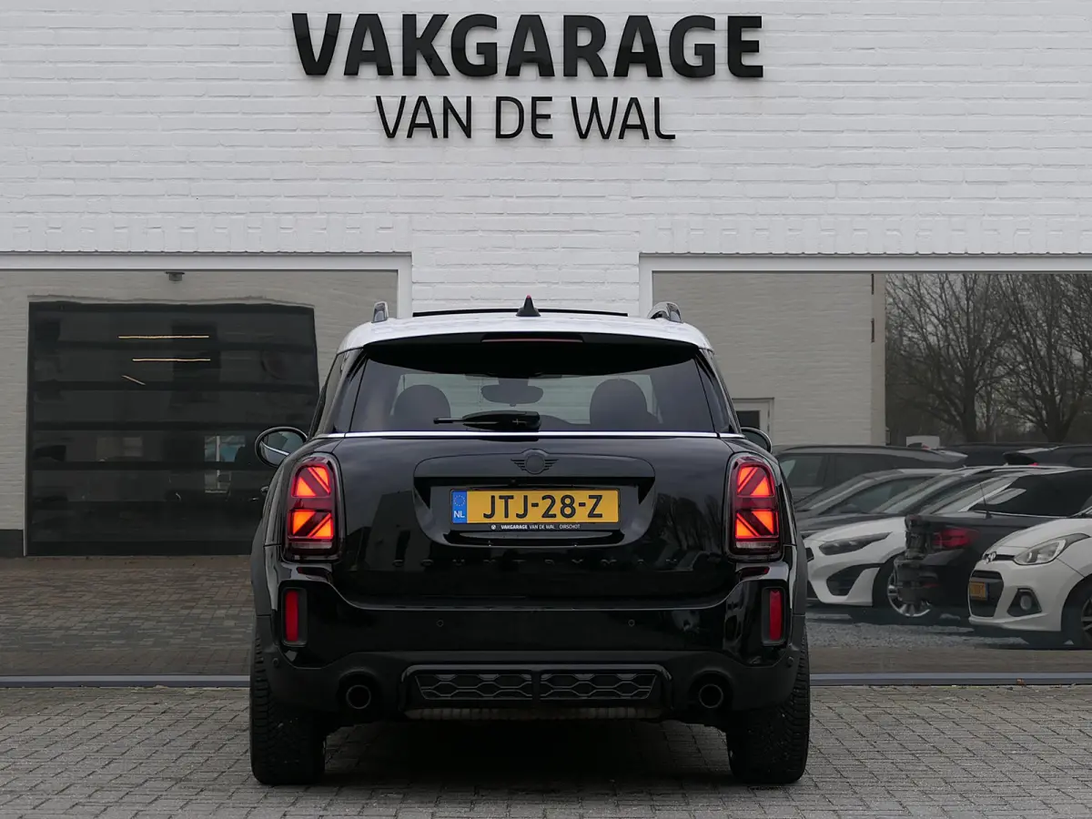 2.0 Cooper S ALL4 John Cooper Works | Panoramadak | Digitaal Dashboard | ACC | Head-up display | Achteruitrijcamera | Achterlicht britse vlag | Apple-/Android Carplay | Half leder