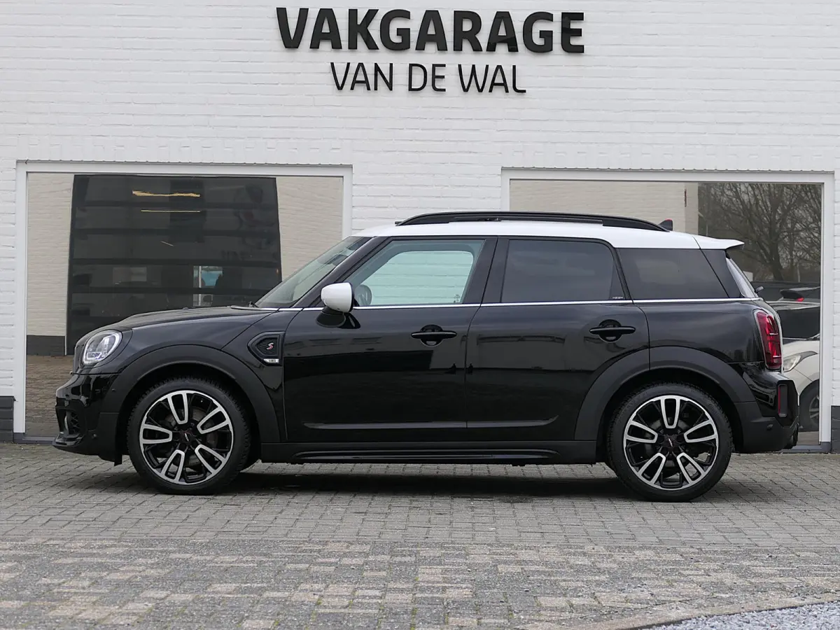 2.0 Cooper S ALL4 John Cooper Works | Panoramadak | Digitaal Dashboard | ACC | Head-up display | Achteruitrijcamera | Achterlicht britse vlag | Apple-/Android Carplay | Half leder