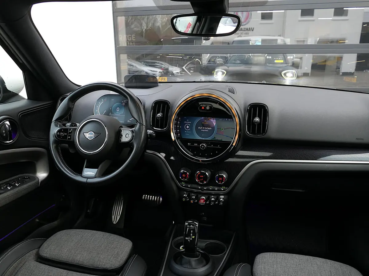 2.0 Cooper S ALL4 John Cooper Works | Panoramadak | Digitaal Dashboard | ACC | Head-up display | Achteruitrijcamera | Achterlicht britse vlag | Apple-/Android Carplay | Half leder