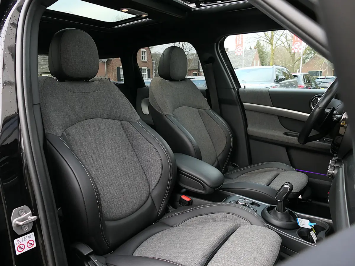2.0 Cooper S ALL4 John Cooper Works | Panoramadak | Digitaal Dashboard | ACC | Head-up display | Achteruitrijcamera | Achterlicht britse vlag | Apple-/Android Carplay | Half leder
