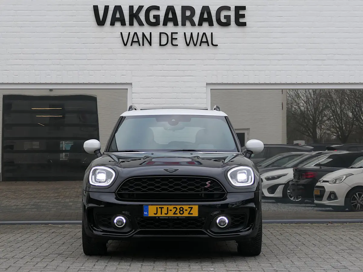 2.0 Cooper S ALL4 John Cooper Works | Panoramadak | Digitaal Dashboard | ACC | Head-up display | Achteruitrijcamera | Achterlicht britse vlag | Apple-/Android Carplay | Half leder