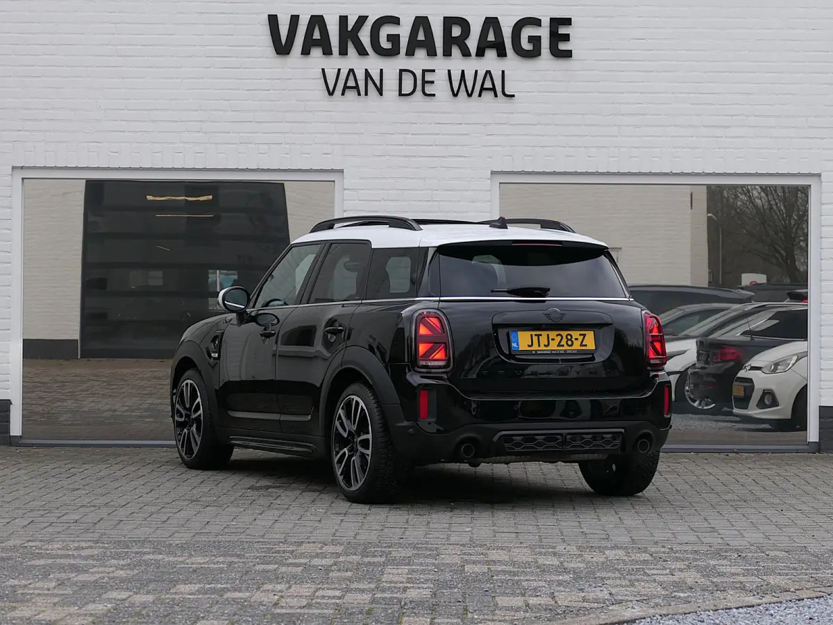 2.0 Cooper S ALL4 John Cooper Works | Panoramadak | Digitaal Dashboard | ACC | Head-up display | Achteruitrijcamera | Achterlicht britse vlag | Apple-/Android Carplay | Half leder