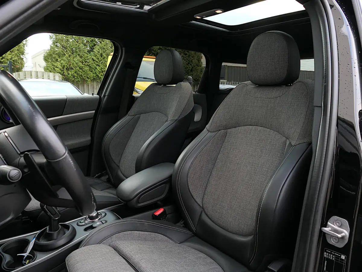 2.0 Cooper S ALL4 John Cooper Works | Panoramadak | Digitaal Dashboard | ACC | Head-up display | Achteruitrijcamera | Achterlicht britse vlag | Apple-/Android Carplay | Half leder