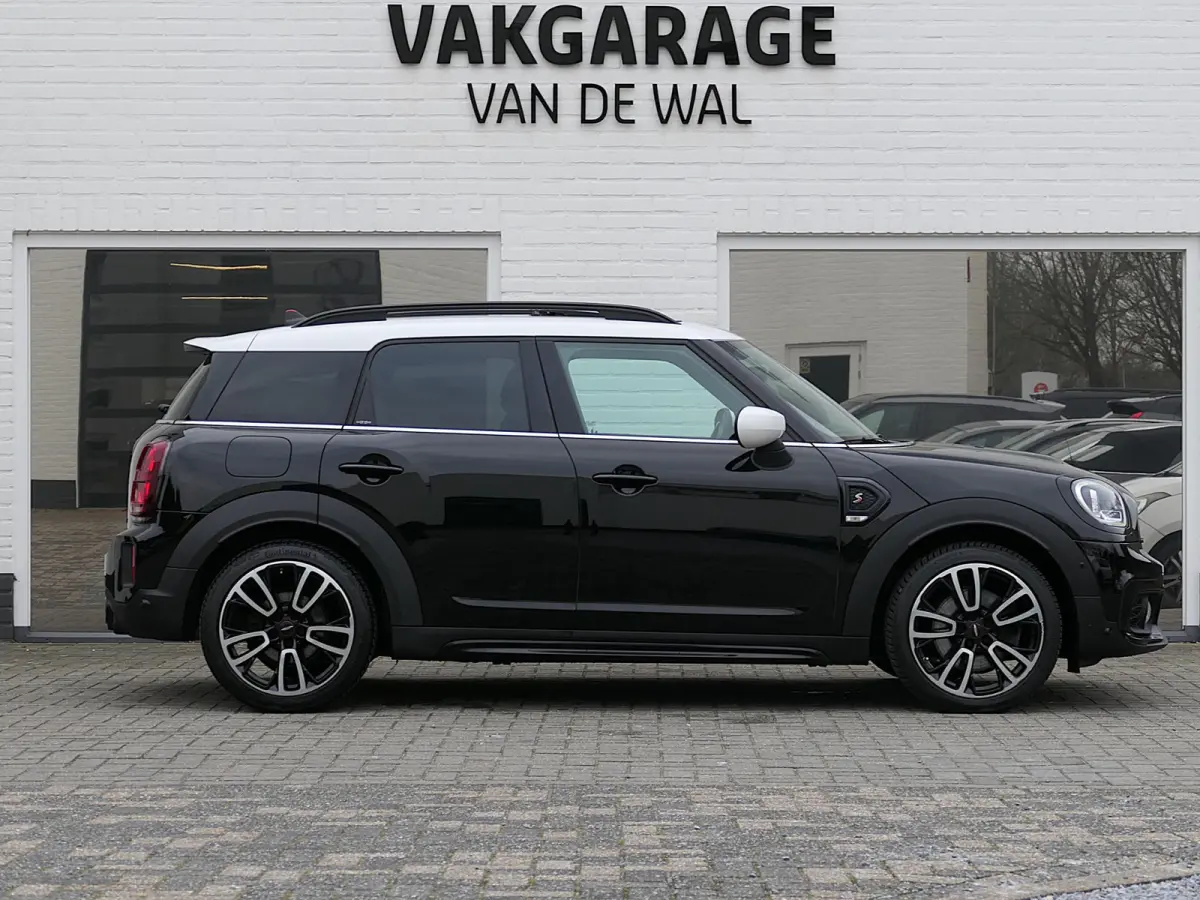 2.0 Cooper S ALL4 John Cooper Works | Panoramadak | Digitaal Dashboard | ACC | Head-up display | Achteruitrijcamera | Achterlicht britse vlag | Apple-/Android Carplay | Half leder