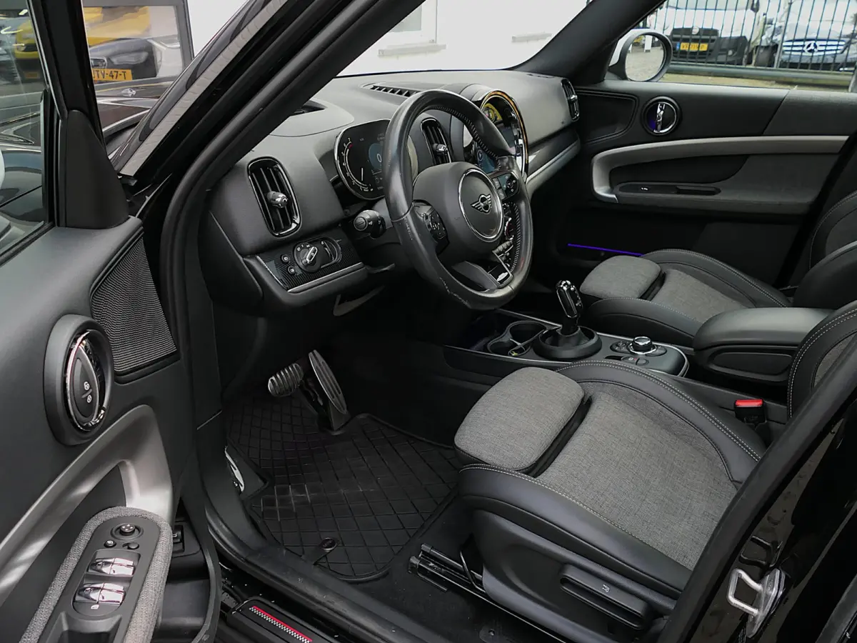 2.0 Cooper S ALL4 John Cooper Works | Panoramadak | Digitaal Dashboard | ACC | Head-up display | Achteruitrijcamera | Achterlicht britse vlag | Apple-/Android Carplay | Half leder