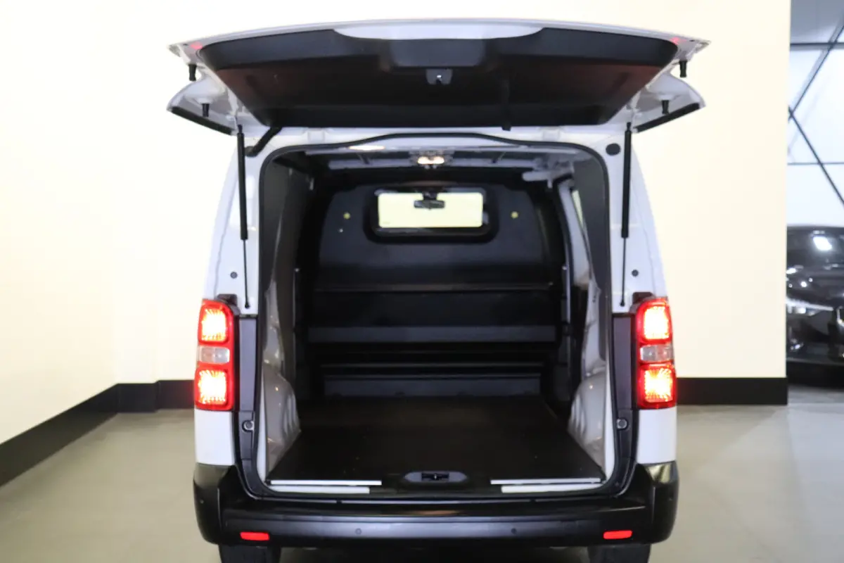 2.0 BlueHDI L3 120PK EURO 6 - Airco - PDC - Cruise - €10.900,- Excl.