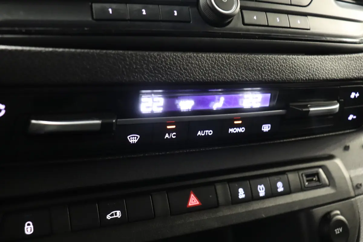 2.0 BlueHDI L3 120PK EURO 6 - Airco - PDC - Cruise - €10.900,- Excl.