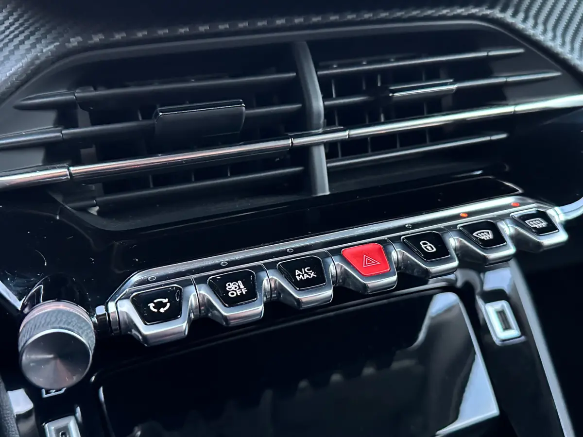 1.2 Turbo Allure | Camera achter | Climate Control | Apple Carplay / Android Auto | L.M. | Achteruitrijcamera | Airco (automatisch) | Apple Carplay/Android Auto