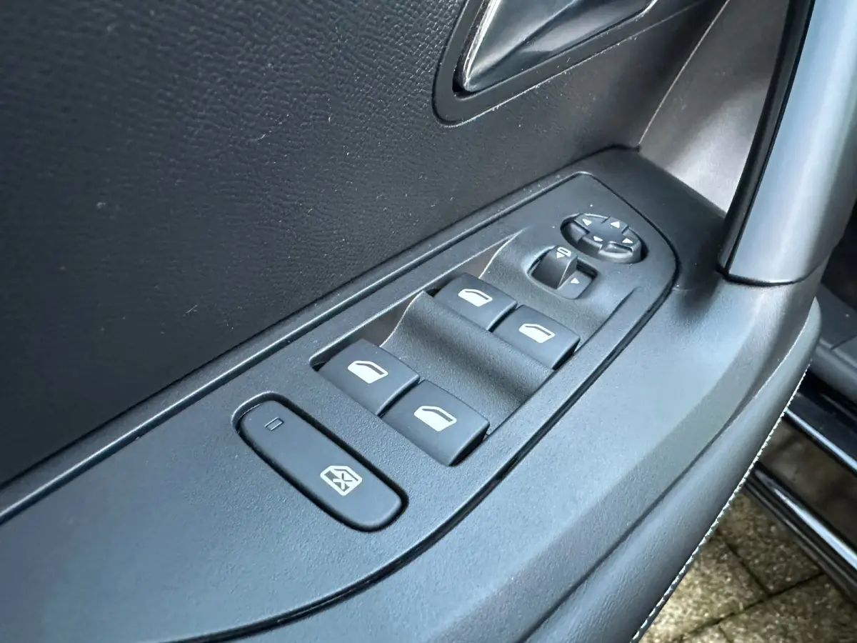 1.2 Turbo Allure | Camera achter | Climate Control | Apple Carplay / Android Auto | L.M. | Achteruitrijcamera | Airco (automatisch) | Apple Carplay/Android Auto