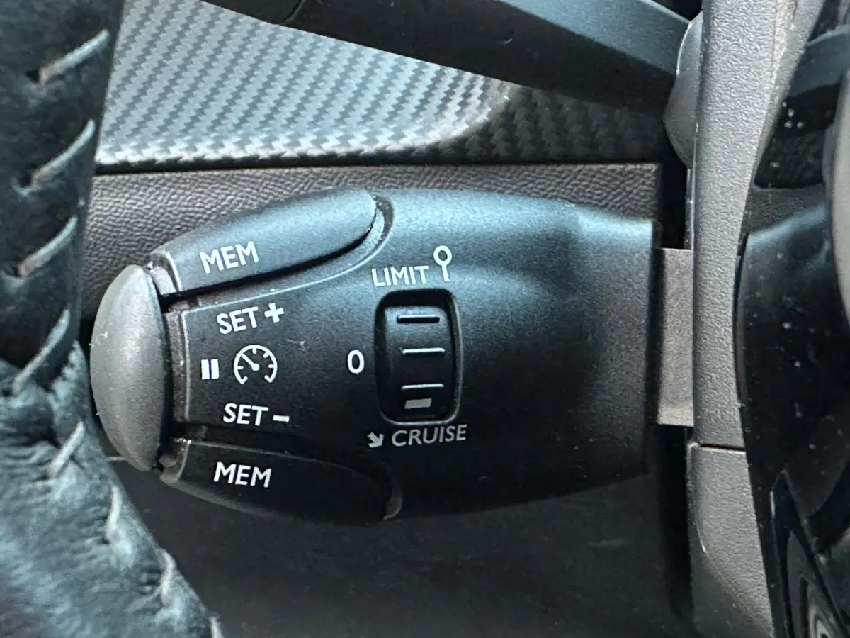 1.2 Turbo Allure | Camera achter | Climate Control | Apple Carplay / Android Auto | L.M. | Achteruitrijcamera | Airco (automatisch) | Apple Carplay/Android Auto