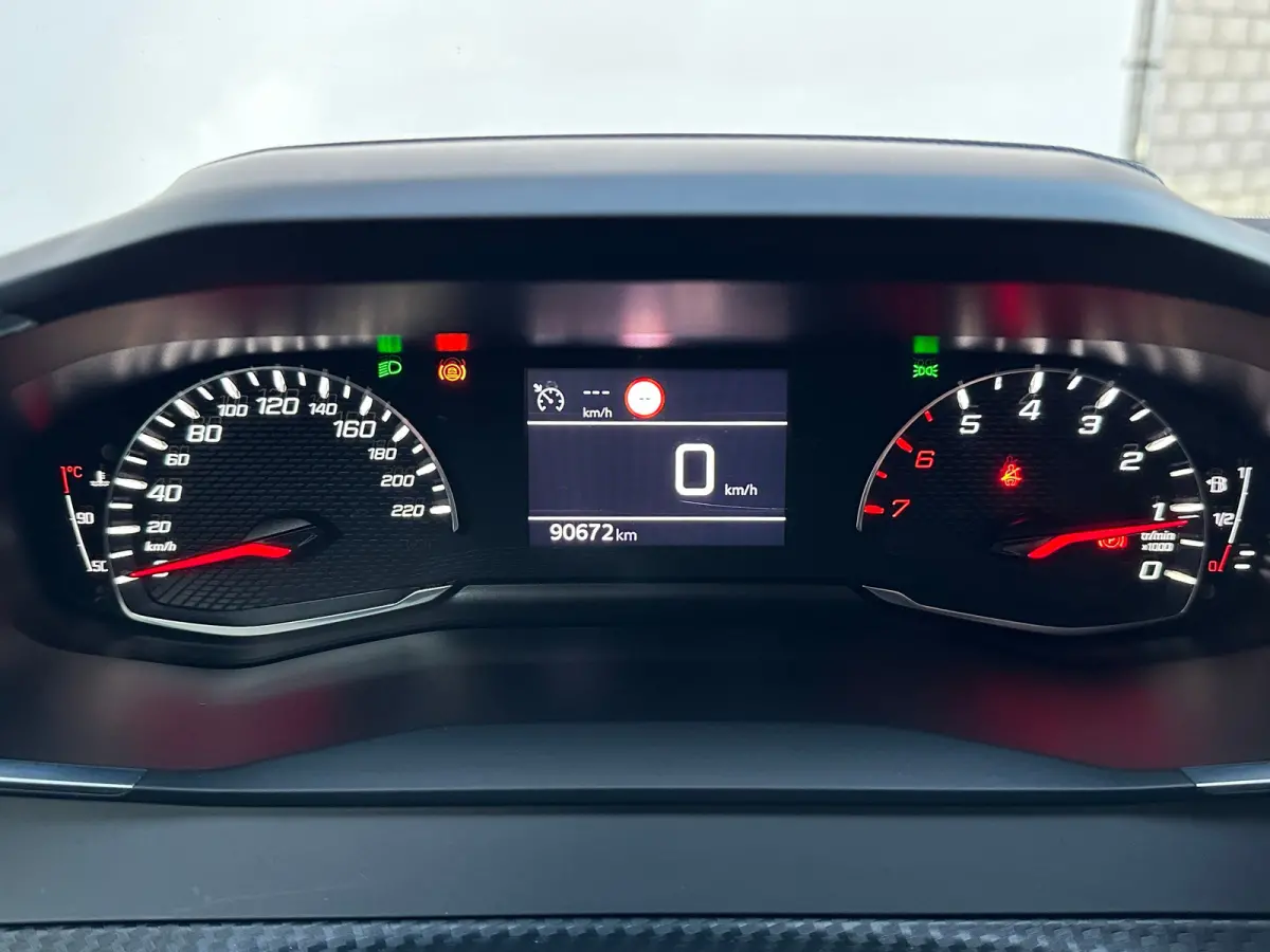 1.2 Turbo Allure | Camera achter | Climate Control | Apple Carplay / Android Auto | L.M. | Achteruitrijcamera | Airco (automatisch) | Apple Carplay/Android Auto