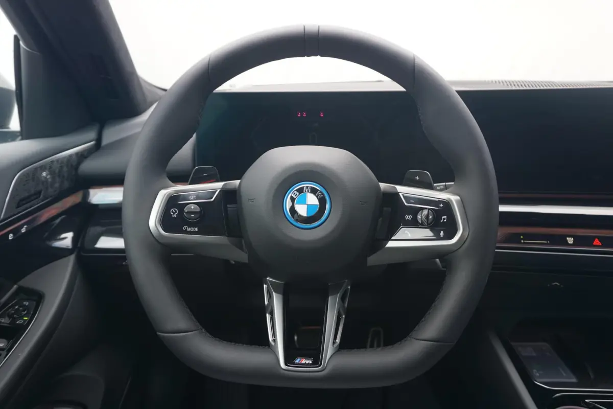 550e xDrive M Sportpakket Pro | Panoramadak | Bowers & Wilkins | Trekhaak | Comfort Pack | Innovation Pack