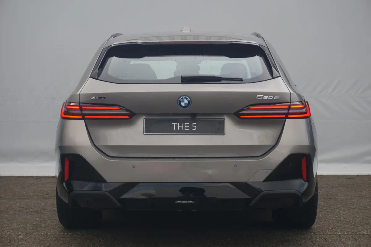 550e xDrive M Sportpakket Pro | Panoramadak | Bowers & Wilkins | Trekhaak | Comfort Pack | Innovation Pack