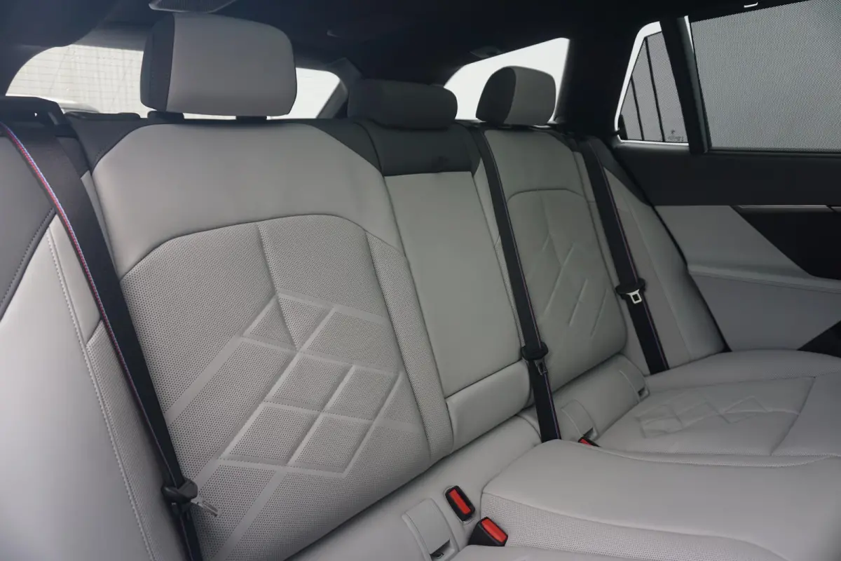 550e xDrive M Sportpakket Pro | Panoramadak | Bowers & Wilkins | Trekhaak | Comfort Pack | Innovation Pack