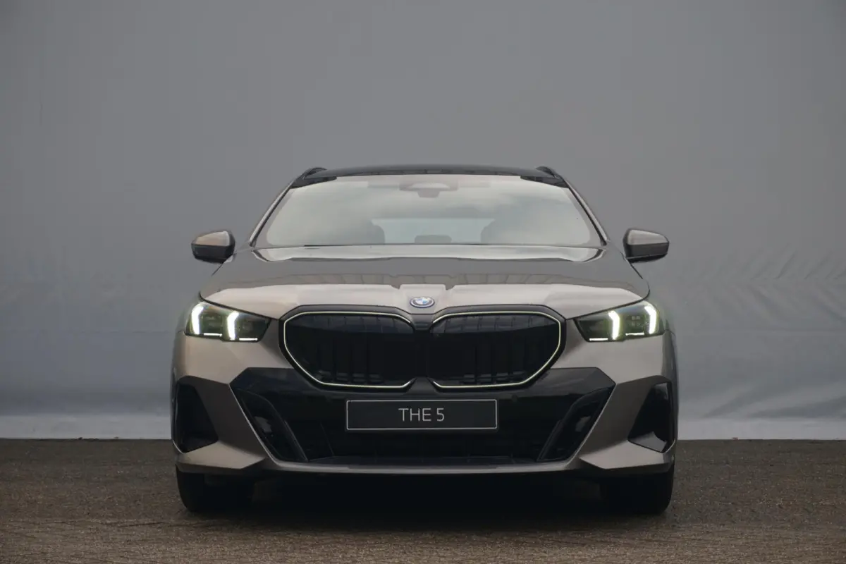 550e xDrive M Sportpakket Pro | Panoramadak | Bowers & Wilkins | Trekhaak | Comfort Pack | Innovation Pack