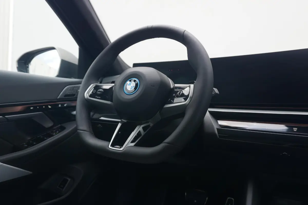 550e xDrive M Sportpakket Pro | Panoramadak | Bowers & Wilkins | Trekhaak | Comfort Pack | Innovation Pack