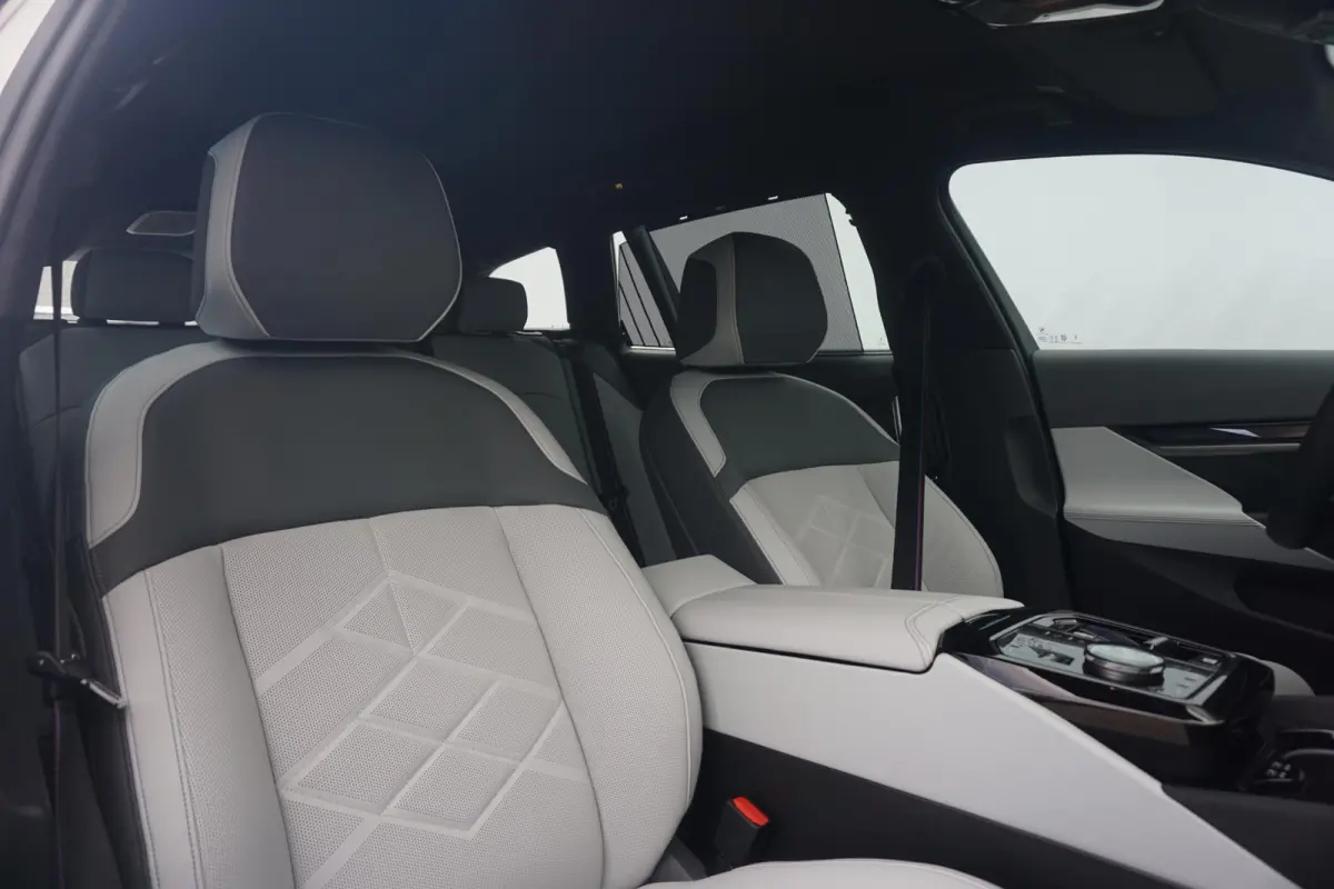 550e xDrive M Sportpakket Pro | Panoramadak | Bowers & Wilkins | Trekhaak | Comfort Pack | Innovation Pack