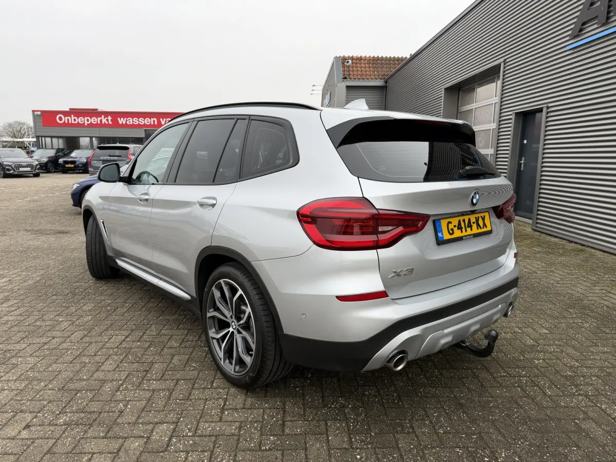 sDrive20i High Executive xLine Panoramadak Trekhaak Lederen interieur Achteruitrijcamera Stuurwielverwarming