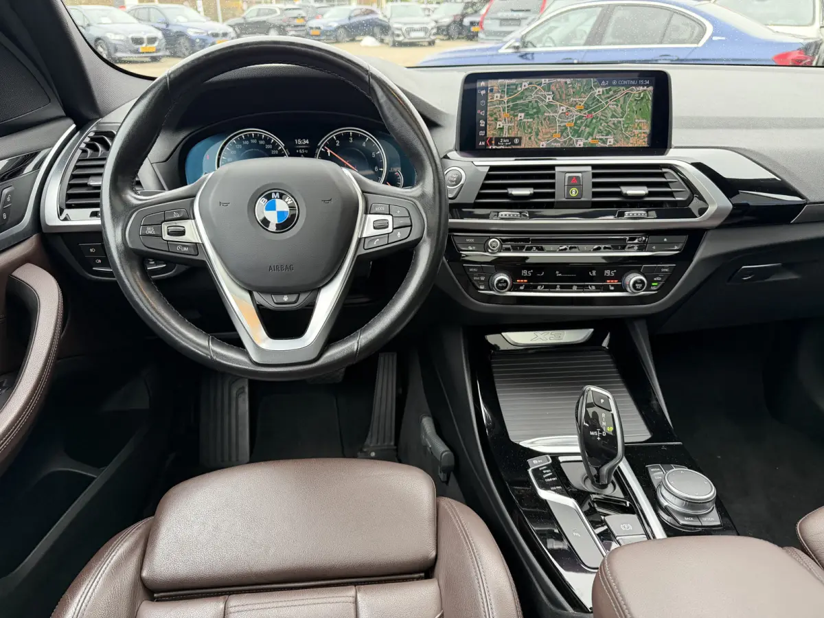 sDrive20i High Executive xLine Panoramadak Trekhaak Lederen interieur Achteruitrijcamera Stuurwielverwarming