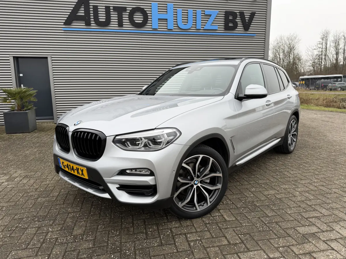 sDrive20i High Executive xLine Panoramadak Trekhaak Lederen interieur Achteruitrijcamera Stuurwielverwarming