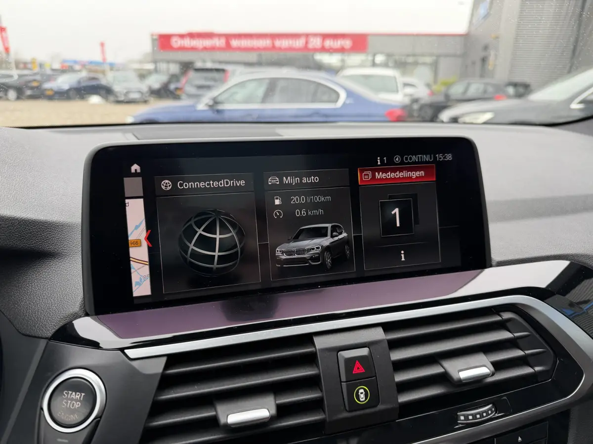 sDrive20i High Executive xLine Panoramadak Trekhaak Lederen interieur Achteruitrijcamera Stuurwielverwarming