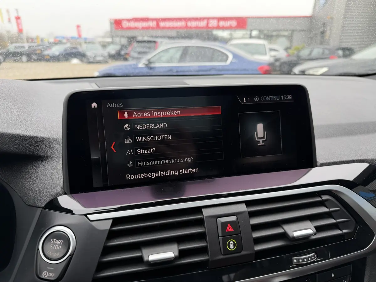 sDrive20i High Executive xLine Panoramadak Trekhaak Lederen interieur Achteruitrijcamera Stuurwielverwarming