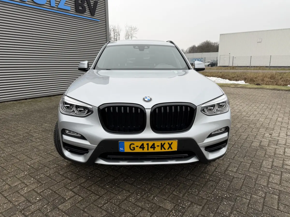sDrive20i High Executive xLine Panoramadak Trekhaak Lederen interieur Achteruitrijcamera Stuurwielverwarming