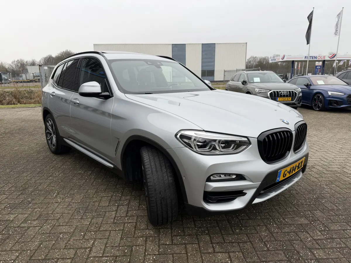 sDrive20i High Executive xLine Panoramadak Trekhaak Lederen interieur Achteruitrijcamera Stuurwielverwarming