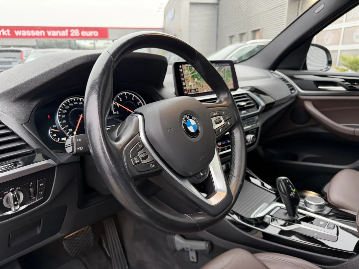 sDrive20i High Executive xLine Panoramadak Trekhaak Lederen interieur Achteruitrijcamera Stuurwielverwarming
