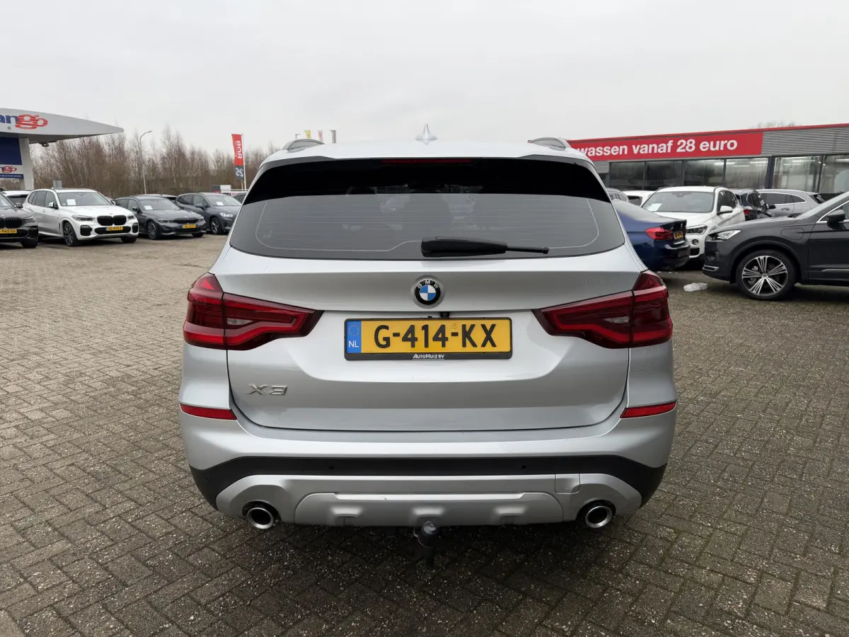 sDrive20i High Executive xLine Panoramadak Trekhaak Lederen interieur Achteruitrijcamera Stuurwielverwarming