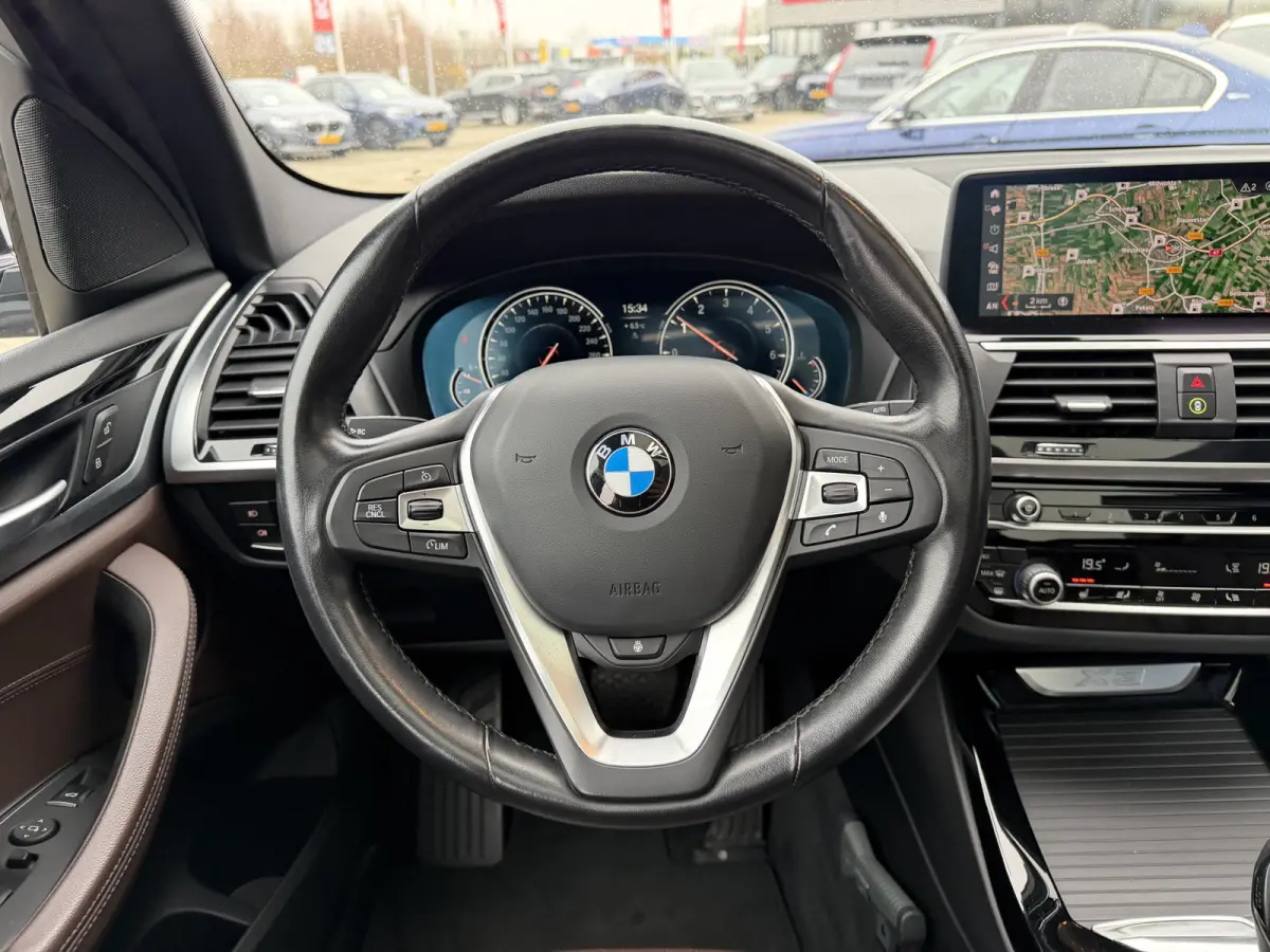 sDrive20i High Executive xLine Panoramadak Trekhaak Lederen interieur Achteruitrijcamera Stuurwielverwarming