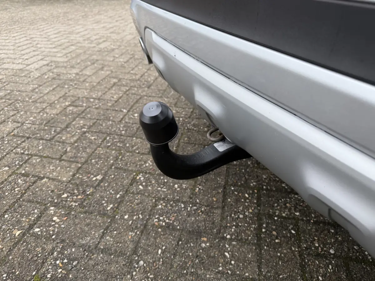 sDrive20i High Executive xLine Panoramadak Trekhaak Lederen interieur Achteruitrijcamera Stuurwielverwarming