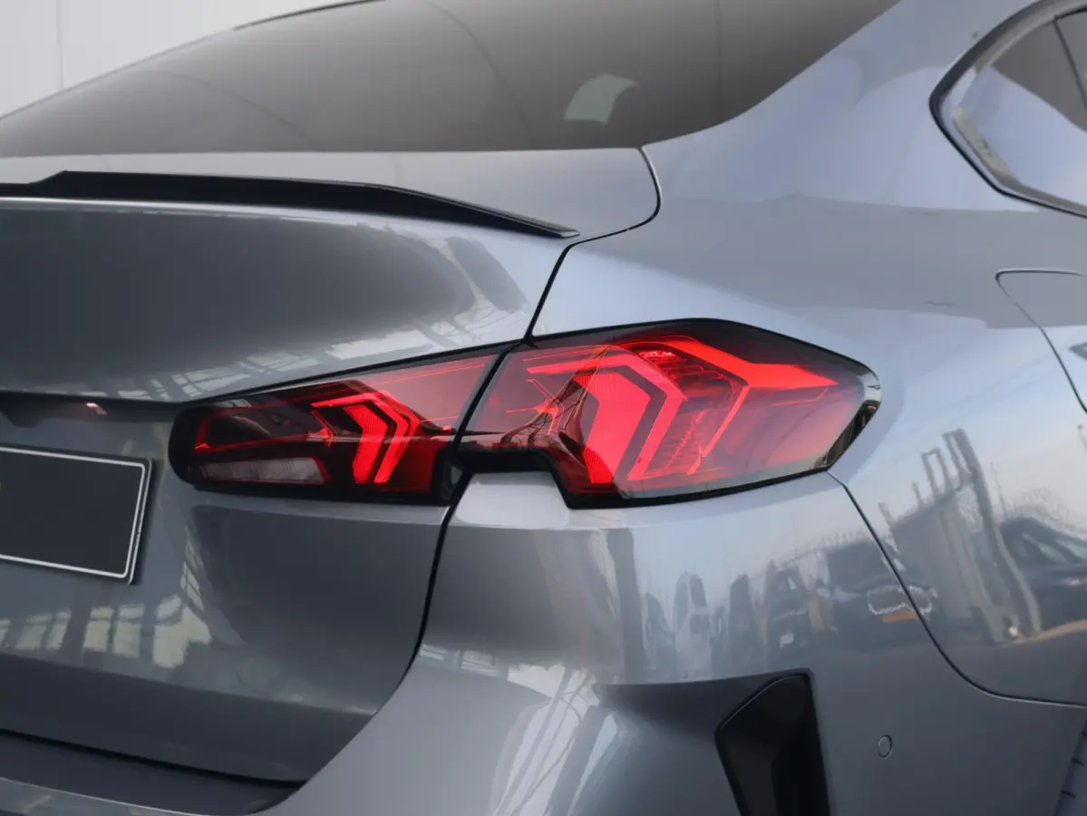 220 M-performance 19 inch lichtmetalen velgen, carbon delen, side skirts, spoilers, etc