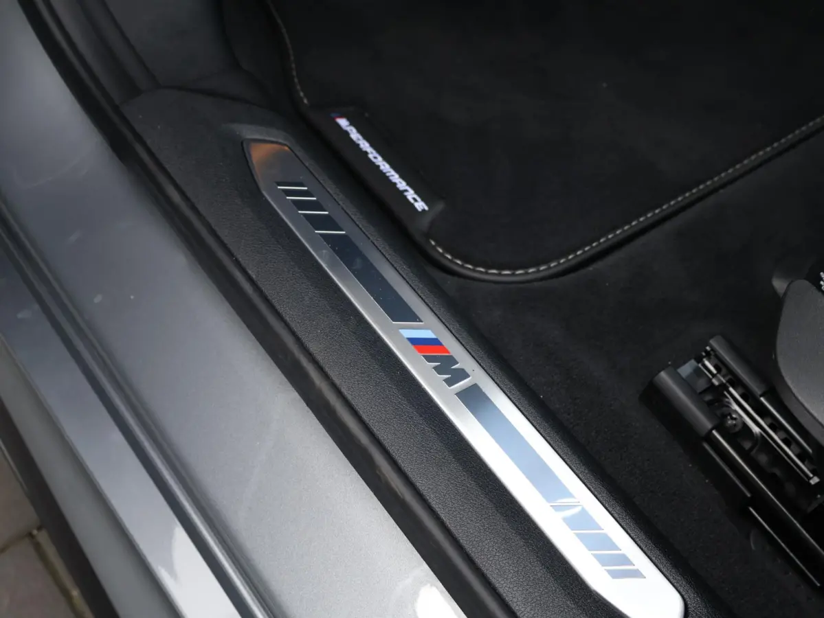 220 M-performance 19 inch lichtmetalen velgen, carbon delen, side skirts, spoilers, etc