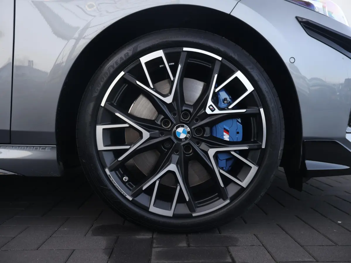 220 M-performance 19 inch lichtmetalen velgen, carbon delen, side skirts, spoilers, etc