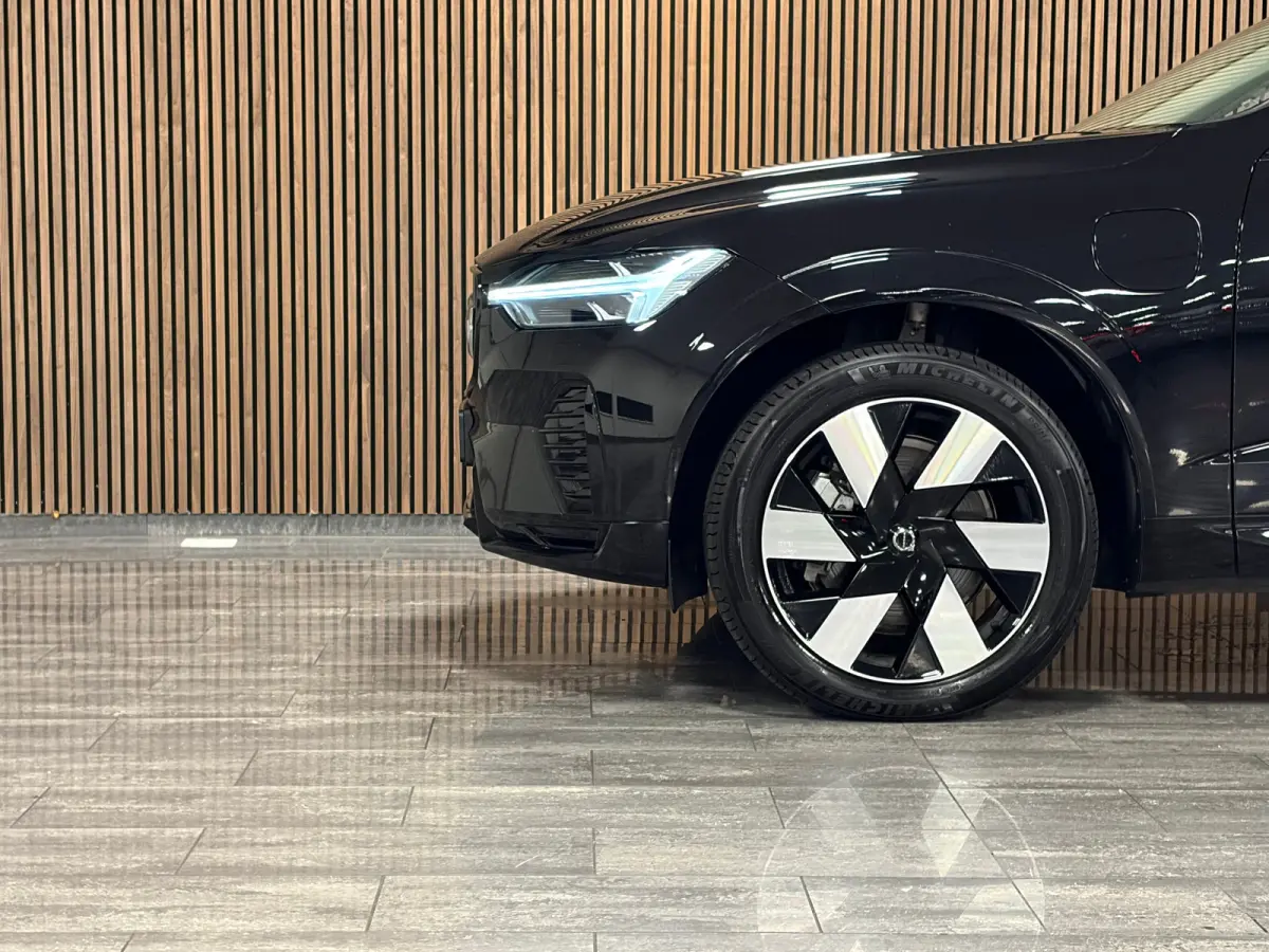 T6 AWD Recharge Ultra Dark | Head-Up Display | Harman Kardon | Adaptieve Cruise Control | Stoelverwarming voor+Achter | Stuurwielverwarming | Full LED Meesturende koplampen | Pilot Assist | 
