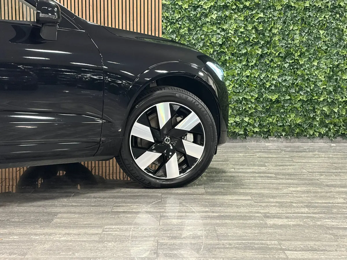 T6 AWD Recharge Ultra Dark | Head-Up Display | Harman Kardon | Adaptieve Cruise Control | Stoelverwarming voor+Achter | Stuurwielverwarming | Full LED Meesturende koplampen | Pilot Assist | 